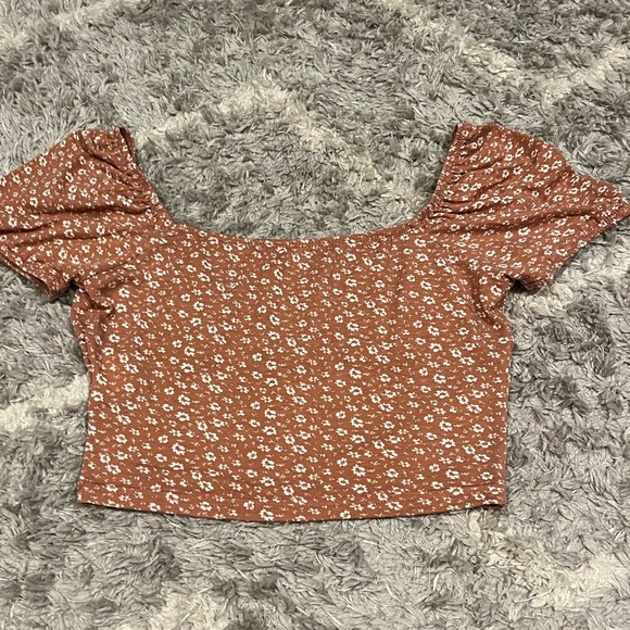 SHEIN Tops - Women's/Teen - dressy crop top - looks amazing on! Size Small
